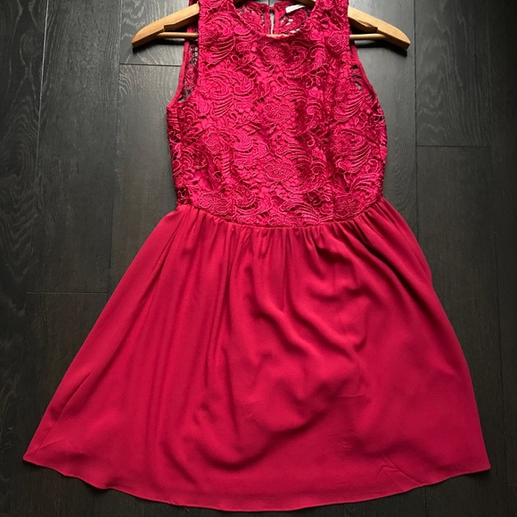 Red dress with lace detailed top - Picture 1 of 2